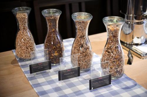 Nápoje v ubytování Brauerei Gasthaus Lohhof im Münchner Norden, direkt an der S1, nähe vom Flughafen, Zentrum, A92, Allianz Arena, Ruderregatta und Schießanlage G- Hochbrück entfernt, Internationale Küche