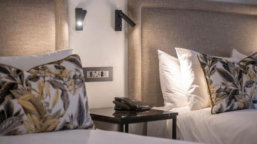 Postel nebo postele na pokoji v ubytování ANEW Hotel Hilton Pietermaritzburg
