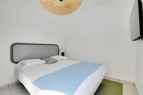 Katil atau katil-katil dalam bilik di Elegant Appt - 2BDR-6P - Near Paris & La Defense