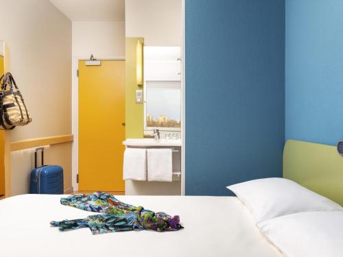 a hotel room with a bed and a sink at ibis budget Warszawa Centrum in Warsaw