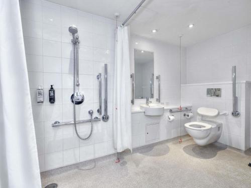 a bathroom with a shower and a toilet and a sink at ibis Brighton City Centre - Station in Brighton & Hove