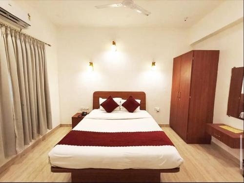 Cama o camas de una habitación en Hotel Sandesh Palace Lonavala