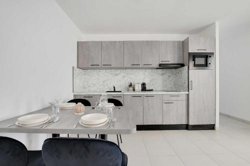 Η κουζίνα ή μικρή κουζίνα στο Modern Appt - 1BDR-2P - Near Paris & La Defense