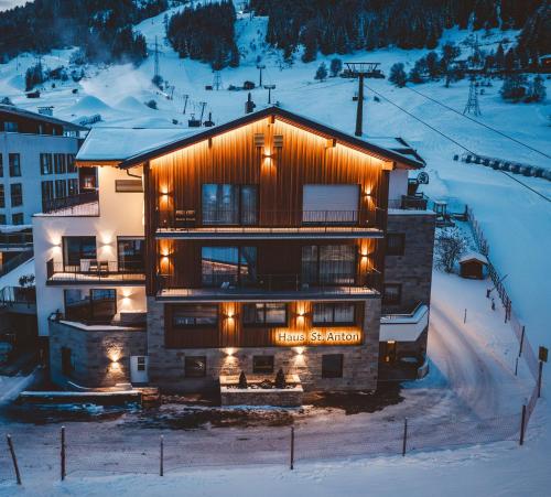 Haus St Anton - SKI IN SKI OUT