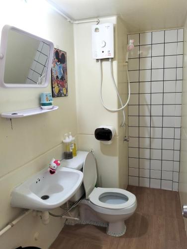 a small bathroom with a toilet and a sink at อิมแพ็ค popular condo c5 แม่ตังค์ in Ban Bang Phang