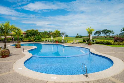 Piscine de l'établissement Del Mar 1G 3 bdr Ocean View in Los Suenos ou située à proximité