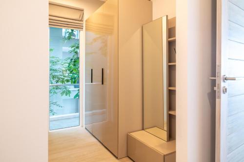 Ένα μπάνιο στο 2 bed Sea View Apartment in Bang Por - KBR36