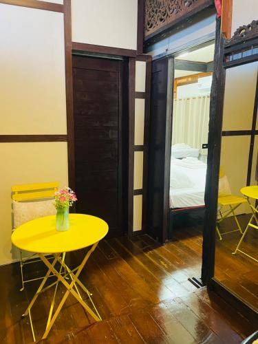 Ένα ή περισσότερα κρεβάτια σε δωμάτιο στο No5 Hostel Songkhla