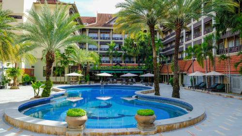 Bazén v ubytování Empress Angkor Resort & Spa nebo v jeho okolí