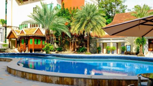 Bazén v ubytování Empress Angkor Resort & Spa nebo v jeho okolí