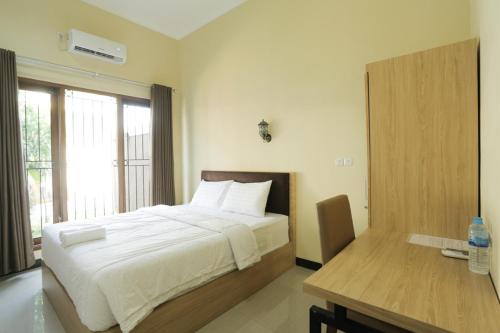 Katil atau katil-katil dalam bilik di IDR Green Guest House Syariah Mitra RedDoorz
