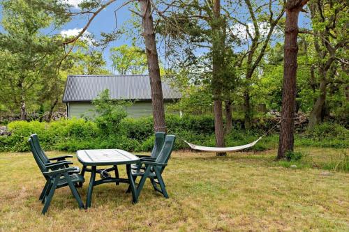 a hammock and a table and chairs in a yard at BLE658-Tjurkoe-Soedra-Tjurkoevaegen-17 in Tjurkö