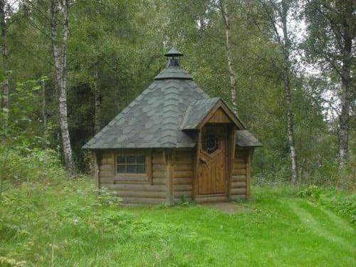 a small wooden cabin in the middle of a field at VGO700-Dalum-Ingared-101 in Tomten