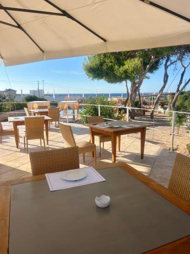 Approdo Boutique Hotel Leucaにあるバルコニーまたはテラス