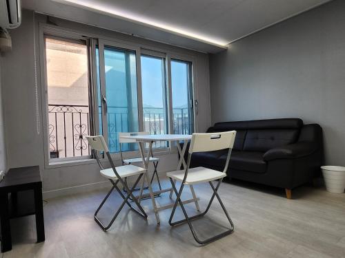 Χώρος καθιστικού στο SG two single room near Sadang Station
