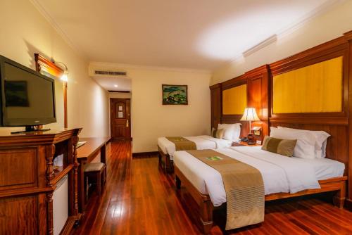 Postel nebo postele na pokoji v ubytování Empress Angkor Resort & Spa