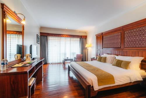 TV a/nebo společenská místnost v ubytování Empress Angkor Resort & Spa