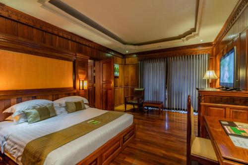 Postel nebo postele na pokoji v ubytování Empress Angkor Resort & Spa