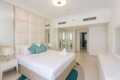 LUX 1 bed flat with Burj Khalifa View - 3 minute walk to Dubai Mall - Best Location - Best Balcony View