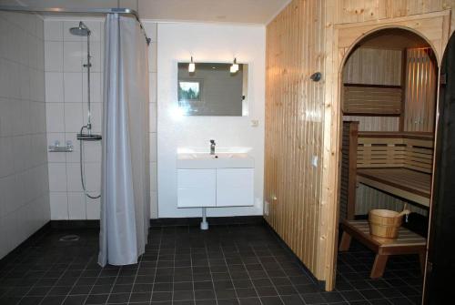 a bathroom with a sink and a bunk bed at JON421-Skillingaryd-Galtas in Galtås
