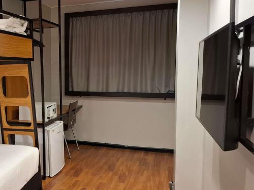 a room with a television and a bed and a window at ibis Copacabana Posto 2 in Rio de Janeiro