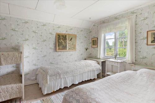 a bedroom with two beds and a window at JON388-Stockaryd-Hetseryd in Södra Hetseryd
