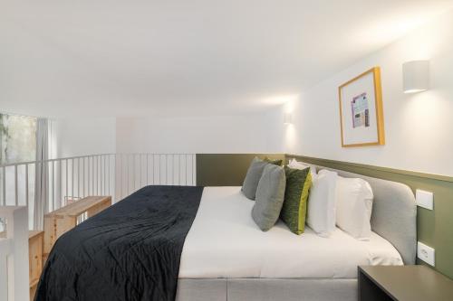 WHome Lisbon's Elite A Stylish & Modern Studio w Patio