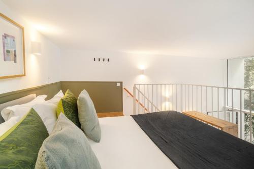 WHome Lisbon's Elite A Stylish & Modern Studio w Patio