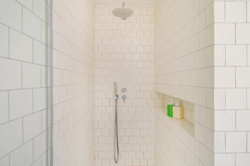 WHome Lisbon's Elite A Stylish & Modern Studio w Patio