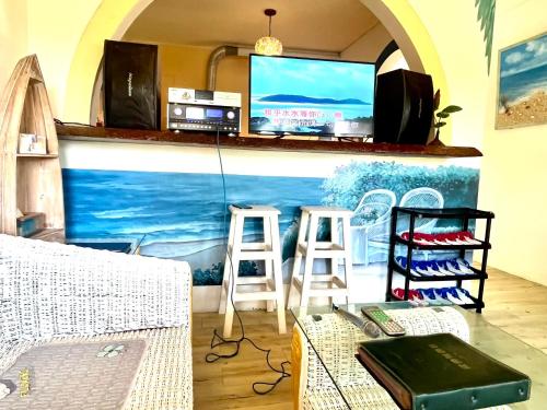 a living room with a mural of the ocean at 海洋玫瑰海景民宿 in Eluan