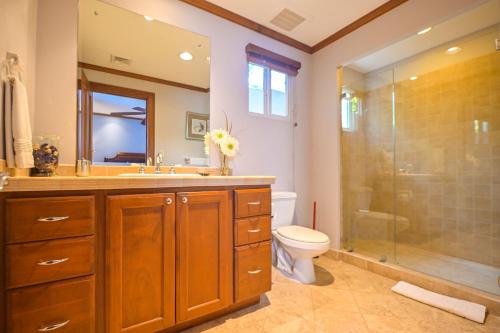 Ένα μπάνιο στο Veranda 1H 3 bdr Garden View in Los Suenos