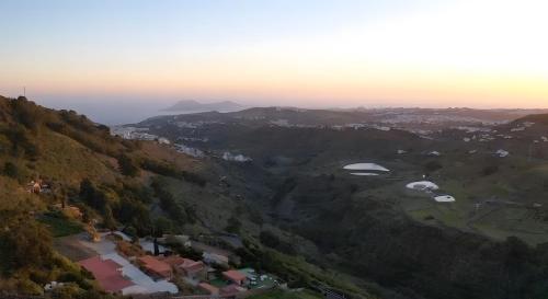 an aerial view of a valley with a mountain at Ohana Villa Paula in Huertas del Palmar