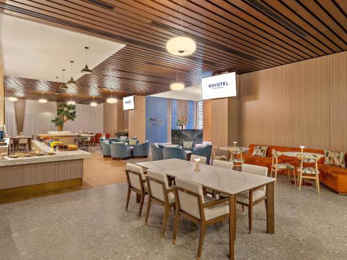 Et opholdsområde på Novotel Abu Dhabi Al Bustan