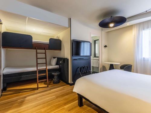 a bedroom with a bed and a bunk bed at ibis Dunkerque in Dunkerque