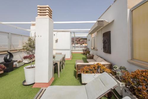 Φωτογραφία από το άλμπουμ του 3BR Buddha Penthouse - Solarium & Pool σε Sardina