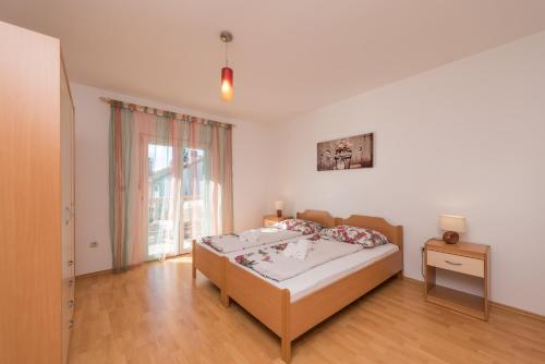 Ένα ή περισσότερα κρεβάτια σε δωμάτιο στο Holiday Home Lolita with pool