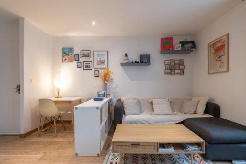 Cozy Hideaway in a Quiet Paris Passage