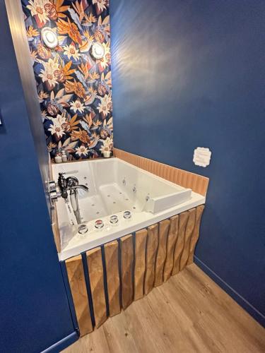 Imagine din galeria proprietății Craft Home - Le tapissier - Balneo - Parking privé în Saint-Étienne