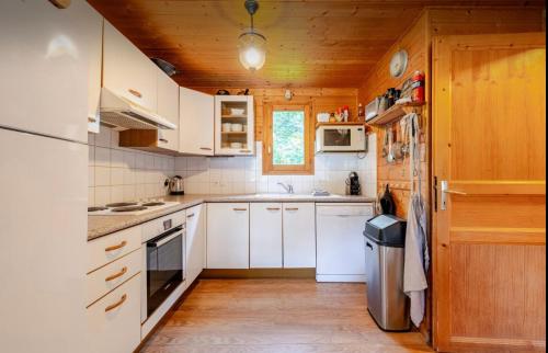 Cuisine ou kitchenette dans l'établissement Chalet Chocolat Chatel