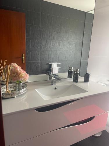 a bathroom with a sink and a mirror at Lar do Sossego in Geme
