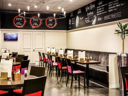 Un restaurante o sitio para comer en ibis Bristol Temple Meads