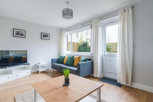 a living room with a couch and a tv at Howick House-Sleeps 5-Pet friendly-Parking-Garden in Newcastle upon Tyne