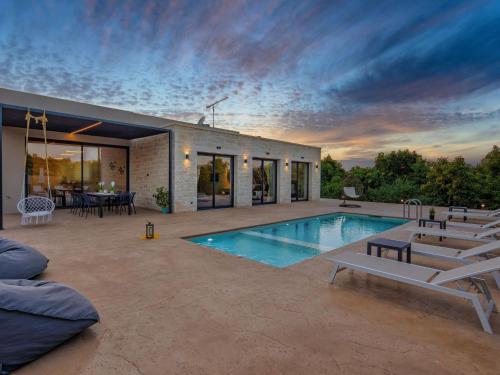 PanStel - Villa Aurora with private pool jacuzzi