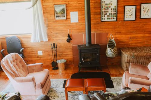 Un lugar para sentarse en Fireside Cabin