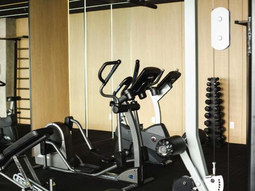 Das Fitnesscenter und/oder die Fitnesseinrichtungen in der Unterkunft Mercure Camboriu