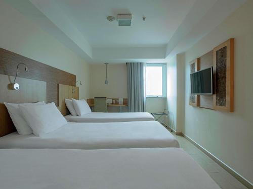 Кровать или кровати в номере Mercure Maceio Pajuçara