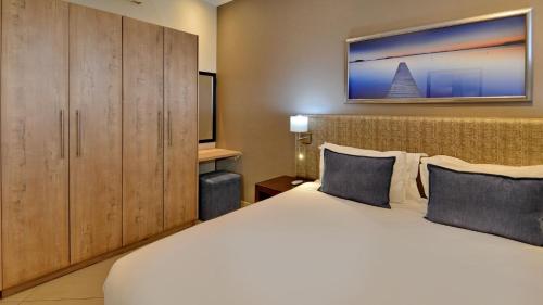 Postel nebo postele na pokoji v ubytování ANEW Hotel Ocean Reef Zinkwazi