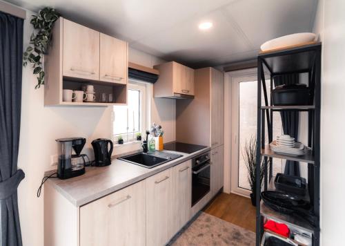 Η κουζίνα ή μικρή κουζίνα στο Tiny House mit Terrasse und Garten in Altstadtnähe inkl Parkplatz