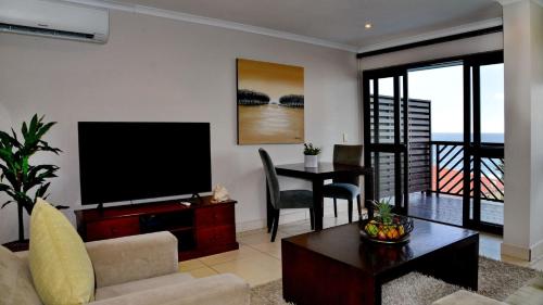 TV a/nebo společenská místnost v ubytování ANEW Hotel Ocean Reef Zinkwazi