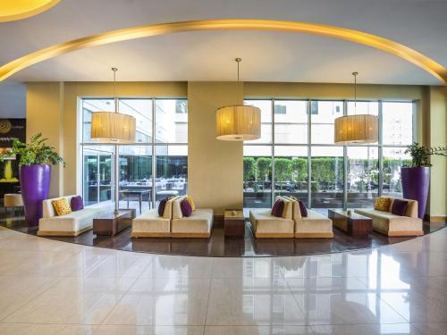 Posezení v ubytování Novotel Suites Mall Avenue Dubai